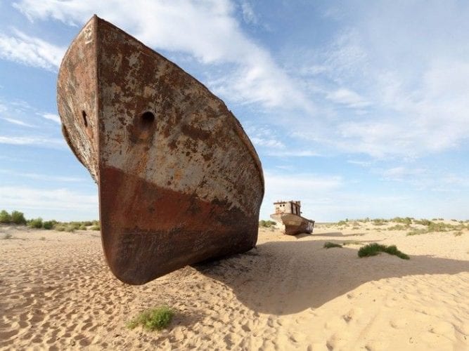 Fotos incríveis de cemitério de navios abandonados no Uzbequistão (8)